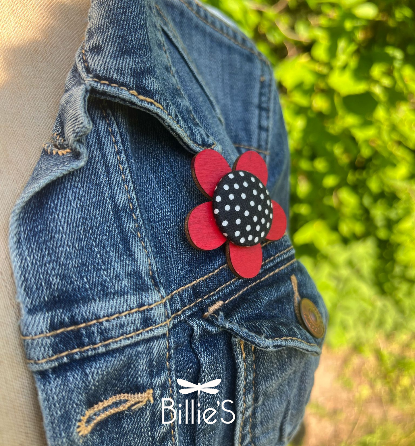 Broche rouge et noir à pois blanc