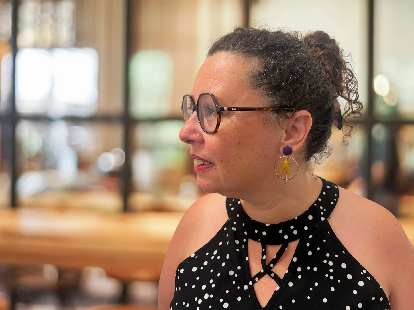 Mariette asymétrique et sa baguette magique moutarde et mauve