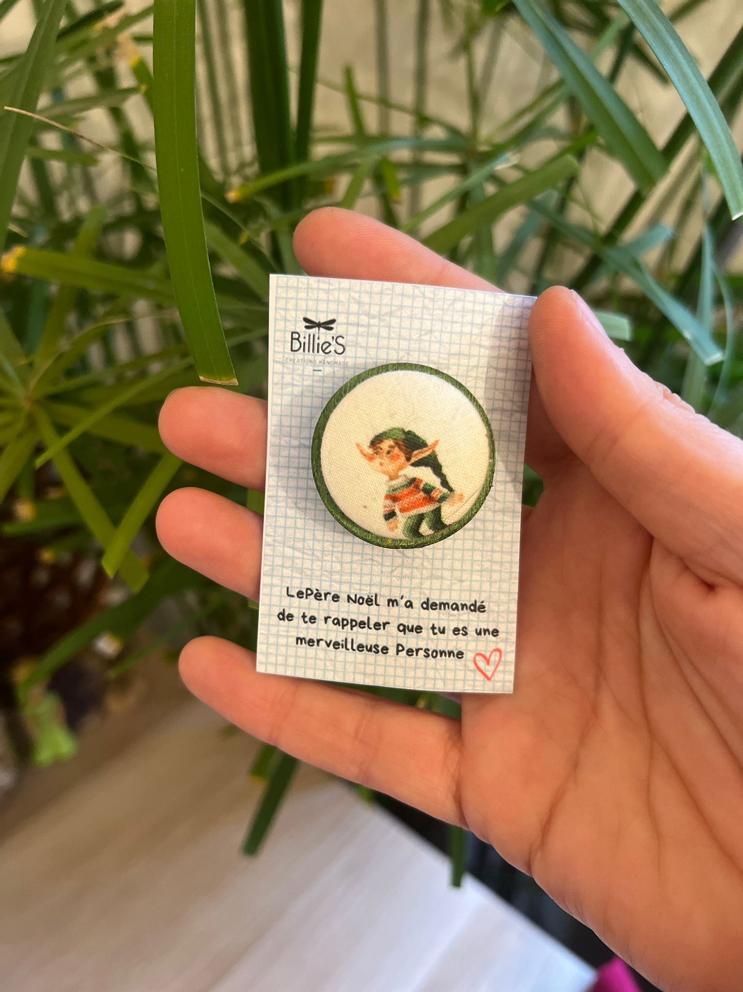 Broche retour en enfance lutin curieux