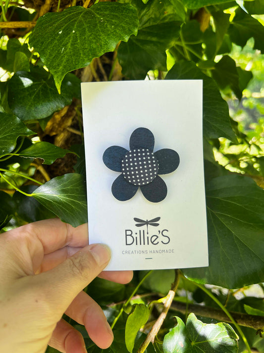 Broche marine à pois